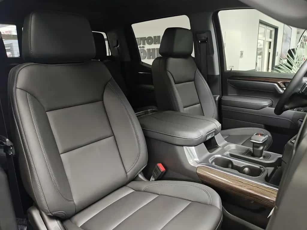 Chevrolet Silverado Trail Boss 4WD V8 2025 Z71 2LT LEDER S null-photo-9