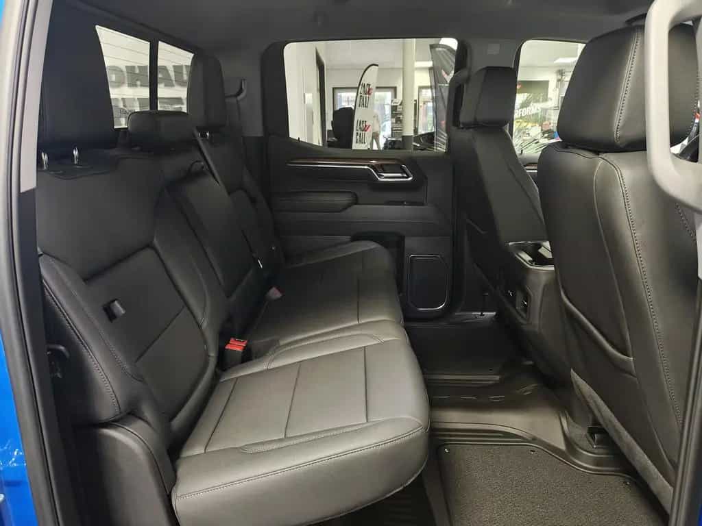 Chevrolet Silverado Trail Boss 4WD V8 2025 Z71 2LT LEDER S null-photo-10