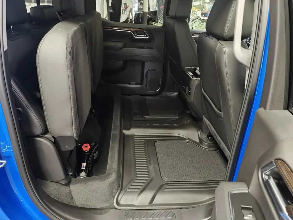 Chevrolet Silverado Trail Boss 4WD V8 2025 Z71 2LT LEDER S null-photo-12