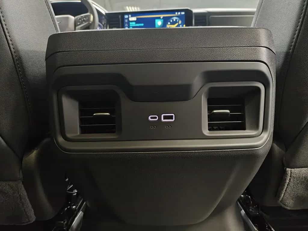 Chevrolet Silverado Trail Boss 4WD V8 2025 Z71 2LT LEDER S null-photo-13