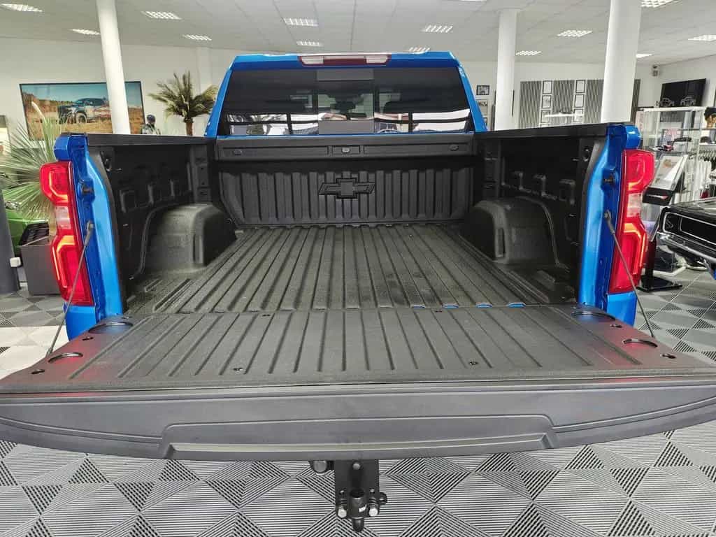 Chevrolet Silverado Trail Boss 4WD V8 2025 Z71 2LT LEDER S null-photo-14
