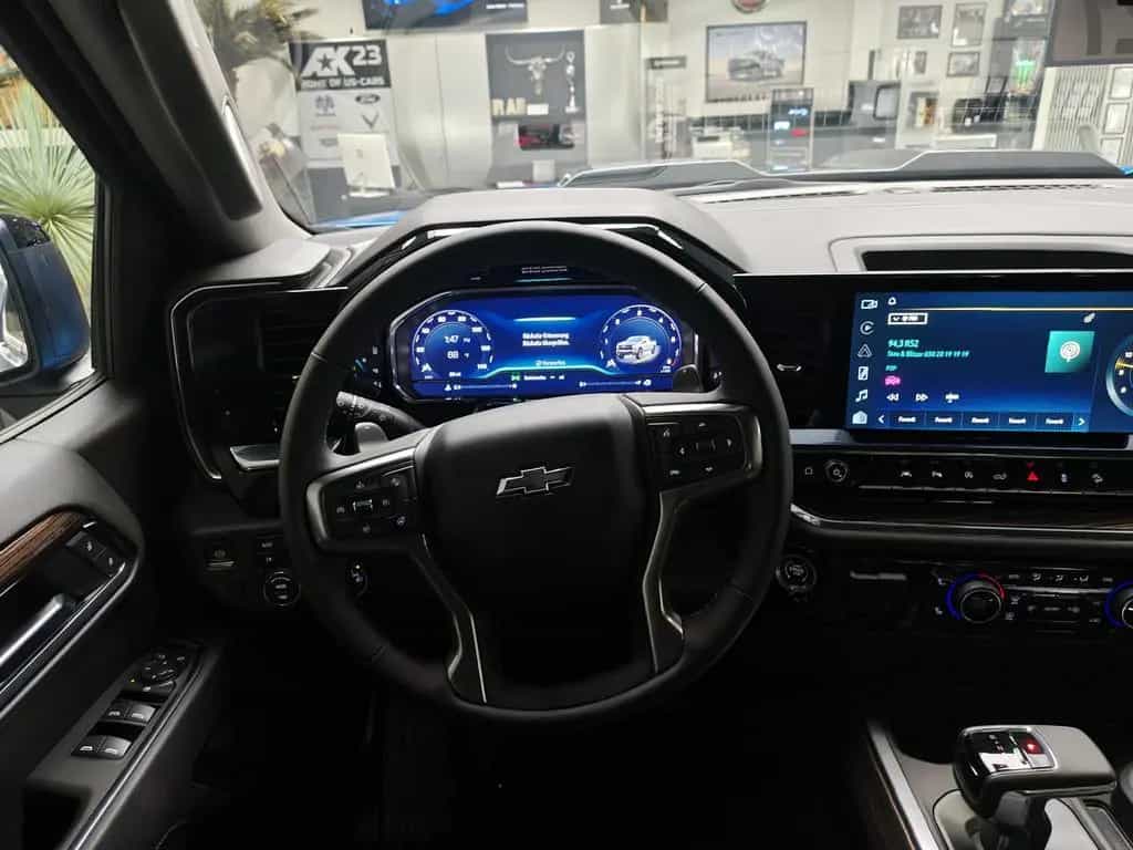 Chevrolet Silverado Trail Boss 4WD V8 2025 Z71 2LT LEDER S null-photo-18