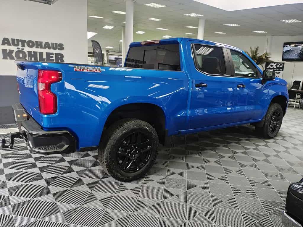 Chevrolet Silverado Trail Boss 4WD V8 2025 Z71 2LT LEDER S null-photo-1