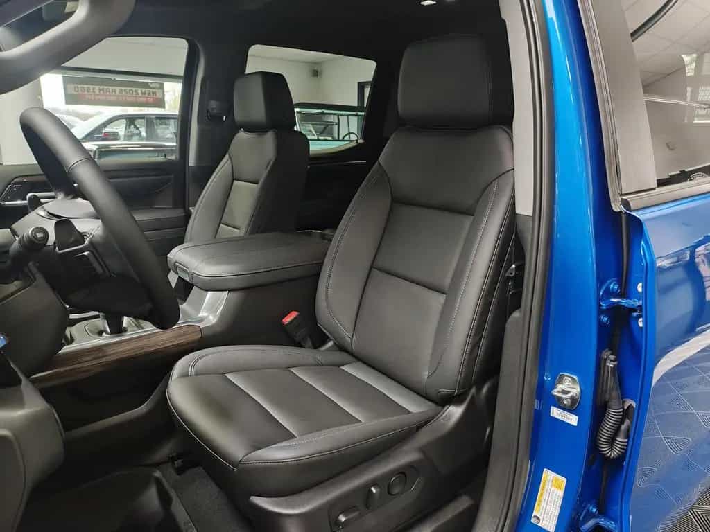 Chevrolet Silverado Trail Boss 4WD V8 2025 Z71 2LT LEDER S null-photo-20