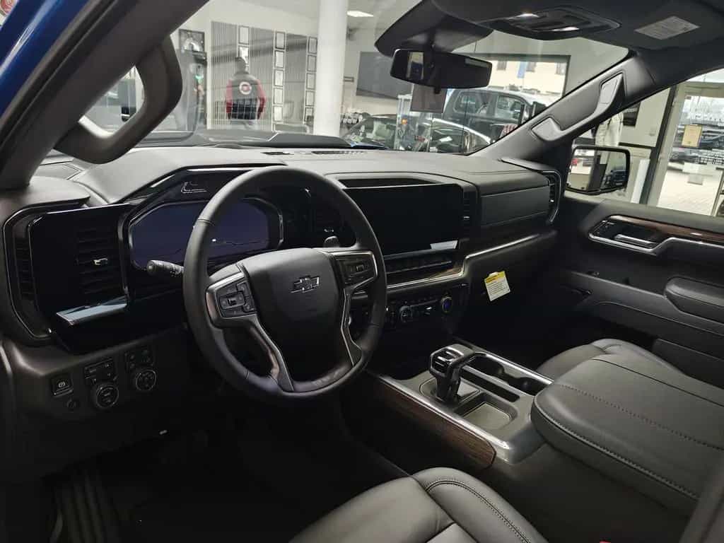 Chevrolet Silverado Trail Boss 4WD V8 2025 Z71 2LT LEDER S null-photo-21
