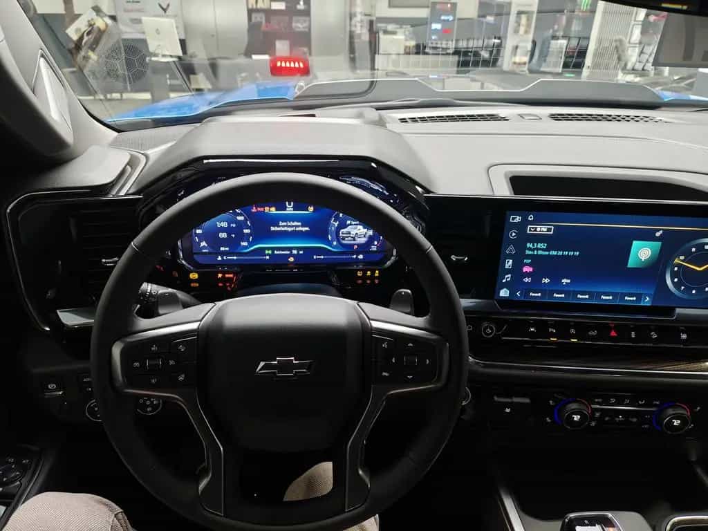 Chevrolet Silverado Trail Boss 4WD V8 2025 Z71 2LT LEDER S null-photo-22