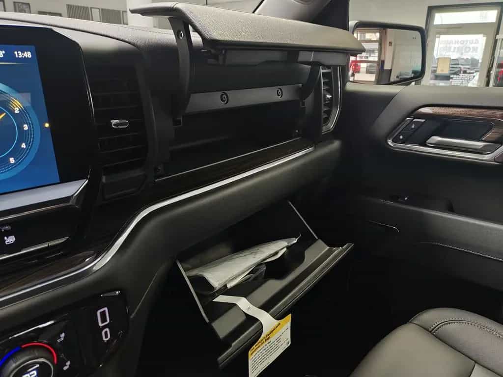 Chevrolet Silverado Trail Boss 4WD V8 2025 Z71 2LT LEDER S null-photo-25