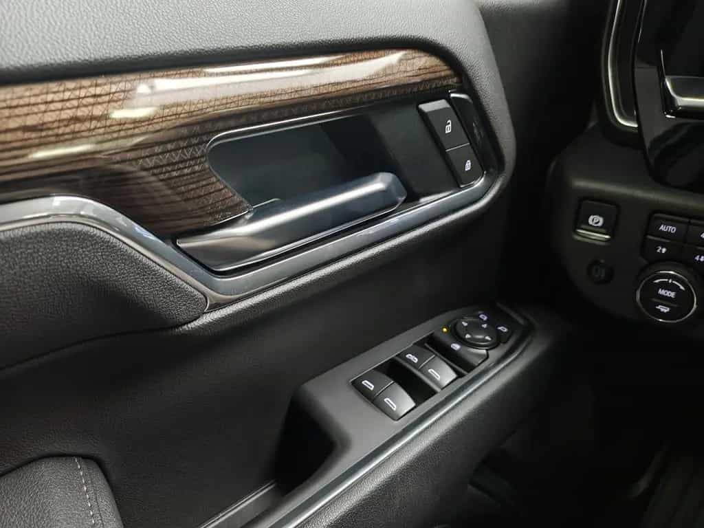 Chevrolet Silverado Trail Boss 4WD V8 2025 Z71 2LT LEDER S null-photo-37