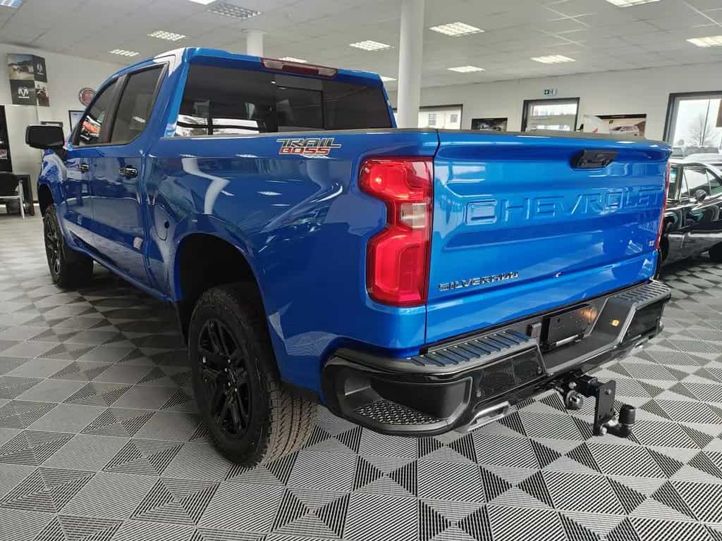 Chevrolet Silverado Trail Boss 4WD V8 2025 Z71 2LT LEDER S null-photo-3