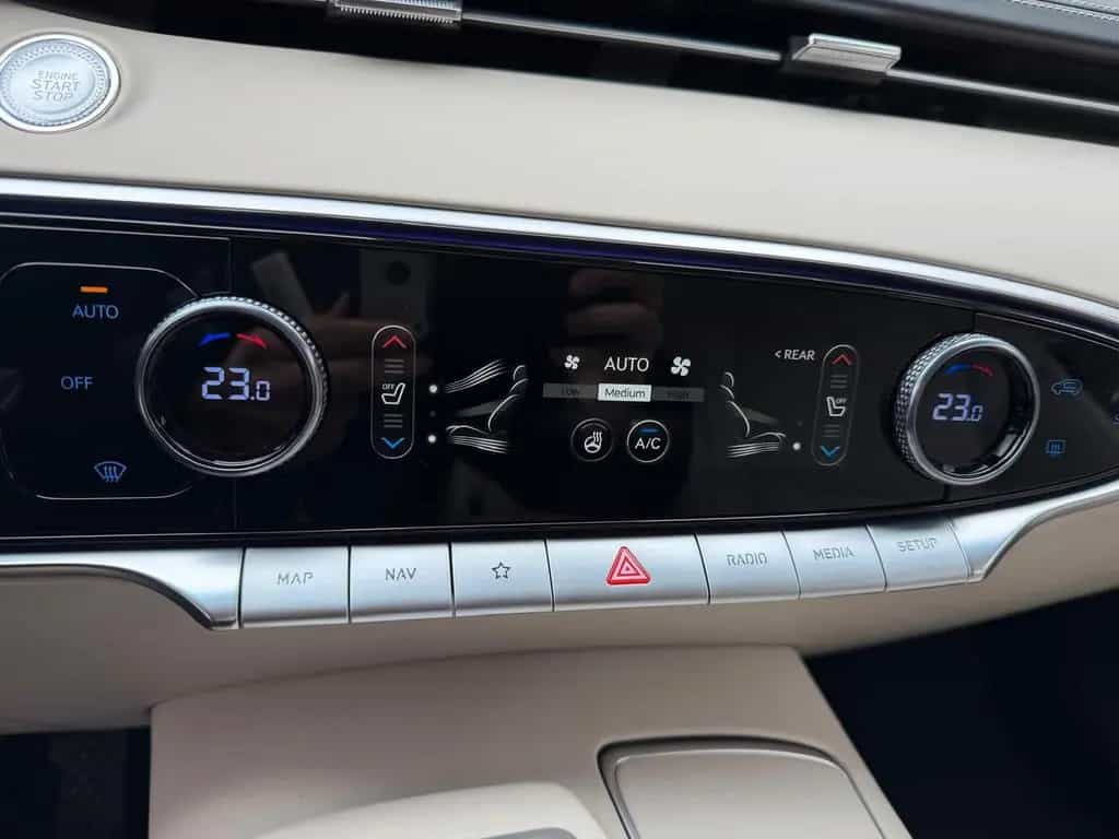 Genesis GV70 2.2 D 8AT AWD Luxury Pano Tech Lexicon Comf 11/2024-photo-10