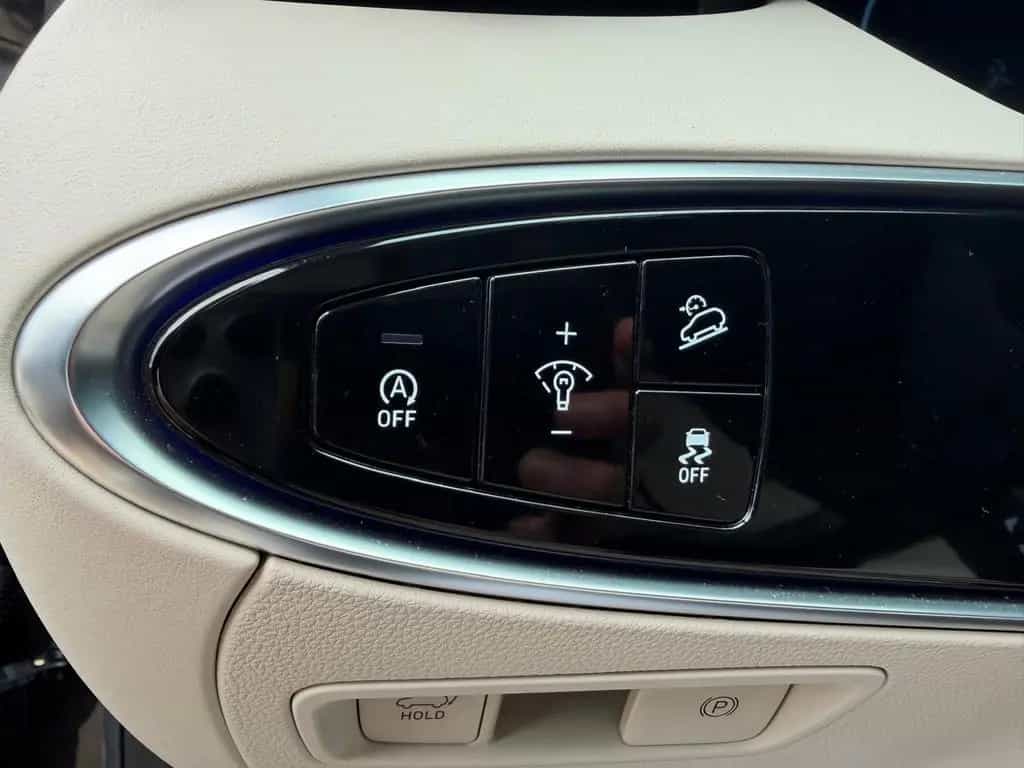 Genesis GV70 2.2 D 8AT AWD Luxury Pano Tech Lexicon Comf 11/2024-photo-13