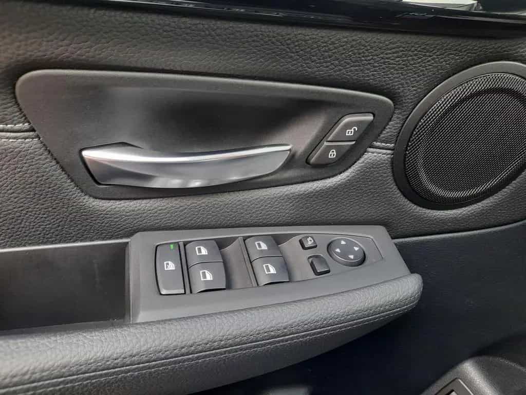 BMW 2 Series 225i Active Tourer  xDrive Luxury Line,LED,PANO, 08/2016-photo-29