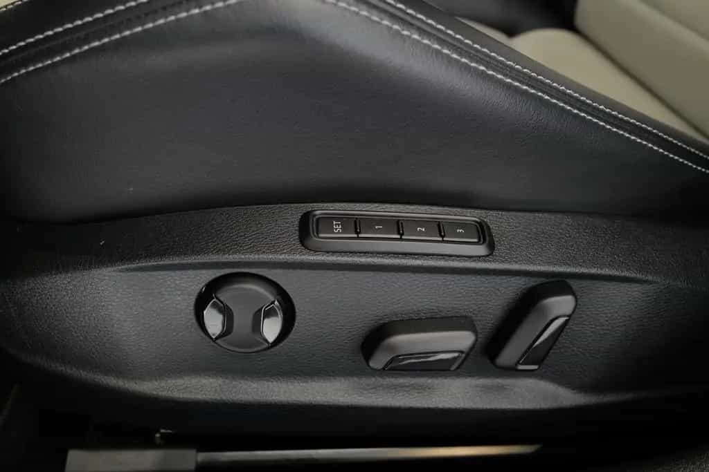 Volkswagen Golf VII R 2.0TSI DSG 4x4 DCC LED Pano DYNAUDIO 08/2020-photo-21