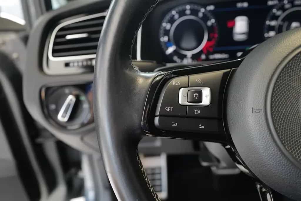 Volkswagen Golf VII R 2.0TSI DSG 4x4 DCC LED Pano DYNAUDIO 08/2020-photo-7