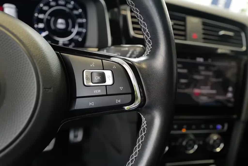 Volkswagen Golf VII R 2.0TSI DSG 4x4 DCC LED Pano DYNAUDIO 08/2020-photo-8