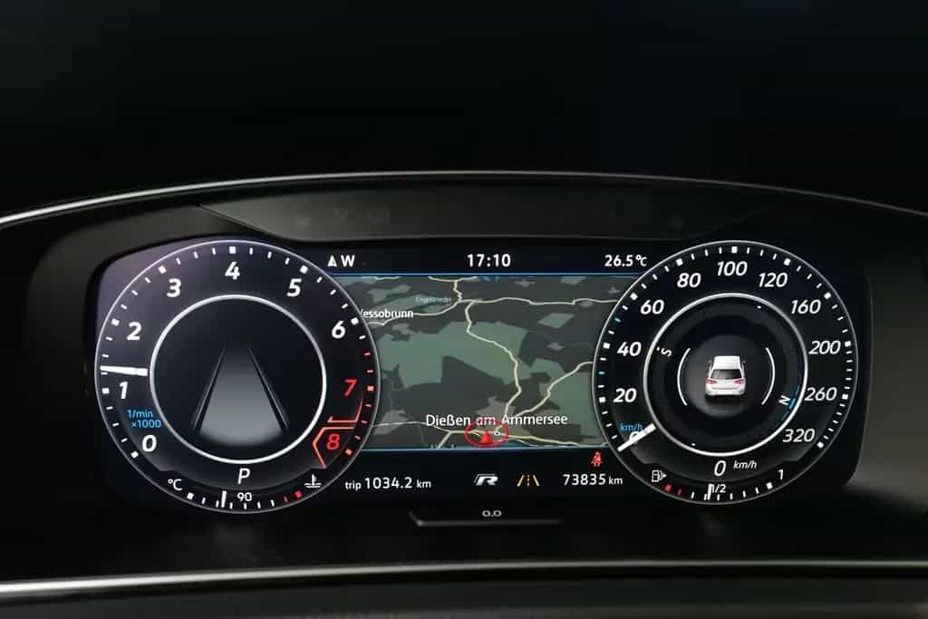 Volkswagen Golf VII R 2.0TSI DSG 4x4 DCC LED Pano DYNAUDIO 08/2020-photo-9
