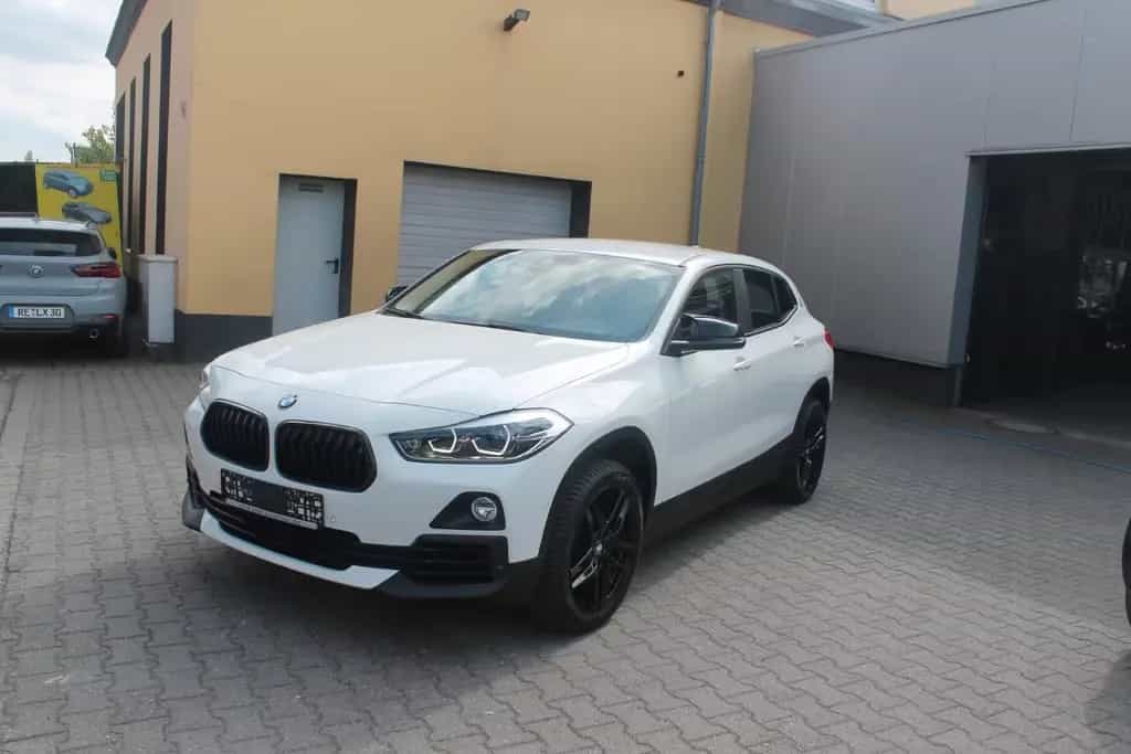 BMW X2 sDrive18i*LED*Navi*RÜKA*AHK*neuer 18"Radsatz* 09/2019-photo-0