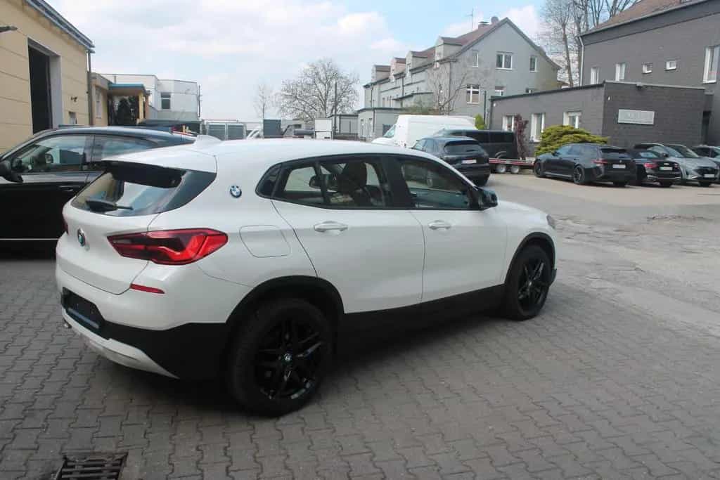 BMW X2 sDrive18i*LED*Navi*RÜKA*AHK*neuer 18"Radsatz* 09/2019-photo-1