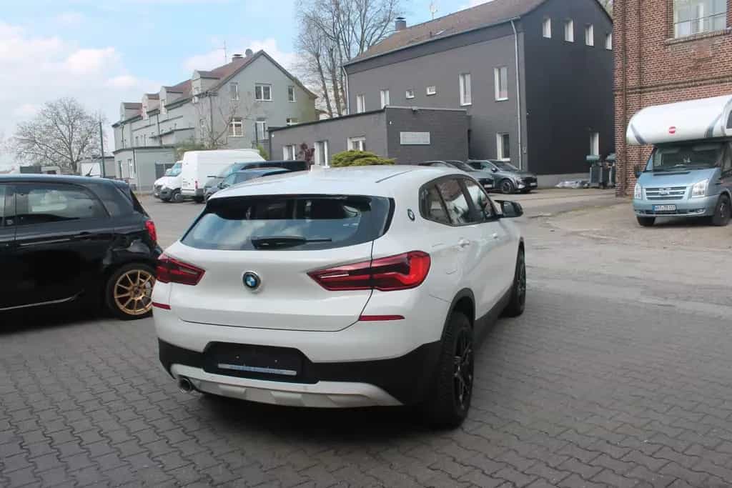 BMW X2 sDrive18i*LED*Navi*RÜKA*AHK*neuer 18"Radsatz* 09/2019-photo-18