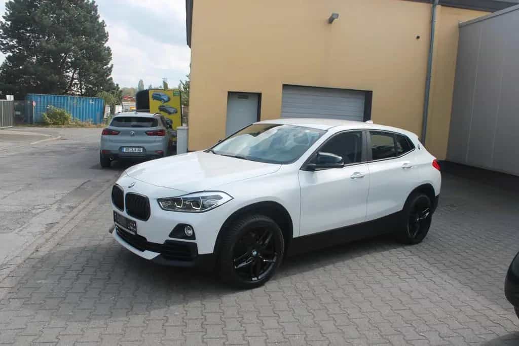 BMW X2 sDrive18i*LED*Navi*RÜKA*AHK*neuer 18"Radsatz* 09/2019-photo-2