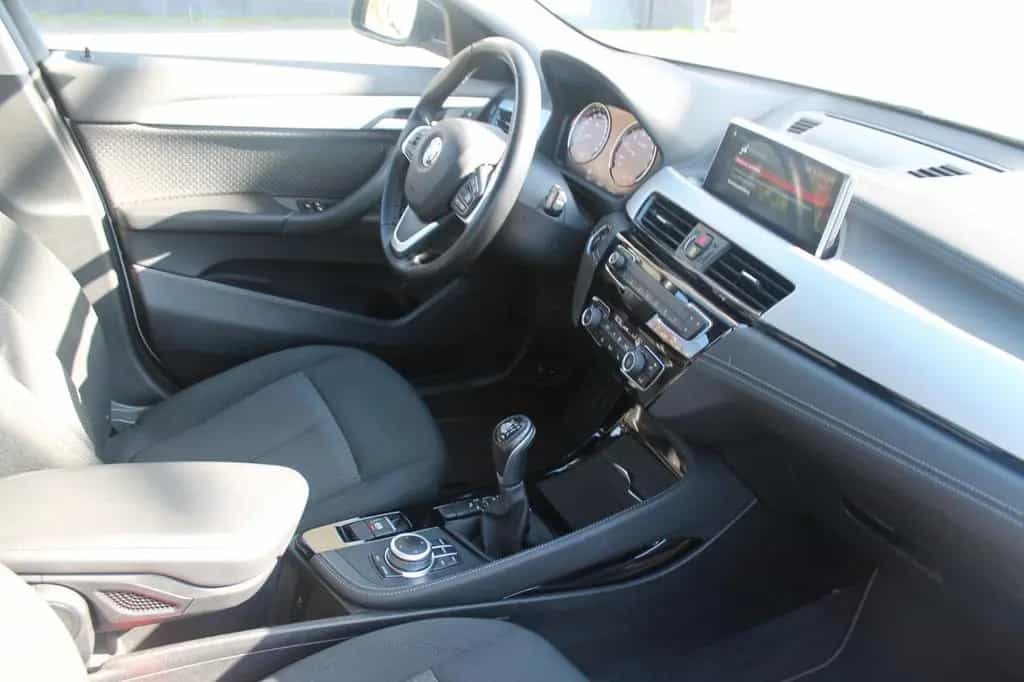 BMW X2 sDrive18i*LED*Navi*RÜKA*AHK*neuer 18"Radsatz* 09/2019-photo-5