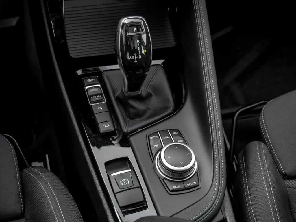 BMW X2 xDrive20i ADVANTAGE+PANO+AHK+RFK+DA+NAVI 03/2021-photo-9