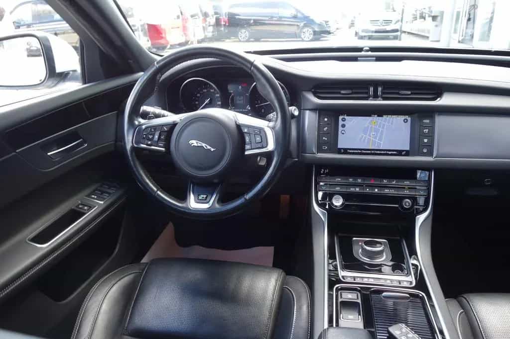Jaguar XF 3,0 d V6 R-SPORT KAMERA/XENON/19''/NAVI/eHECK 08/2016-photo-2
