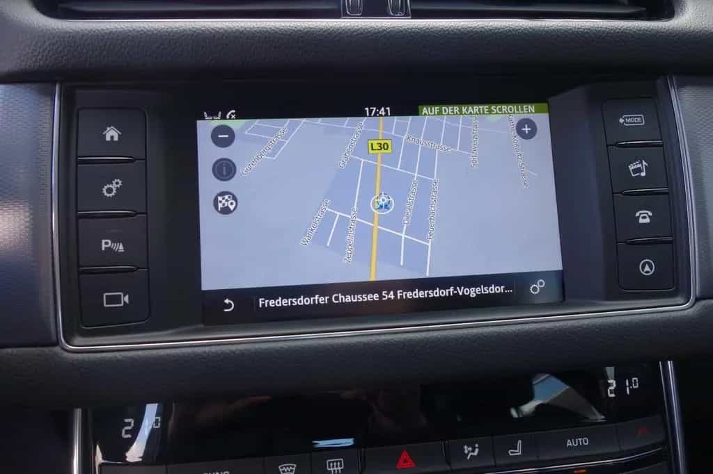 Jaguar XF 3,0 d V6 R-SPORT KAMERA/XENON/19''/NAVI/eHECK 08/2016-photo-24