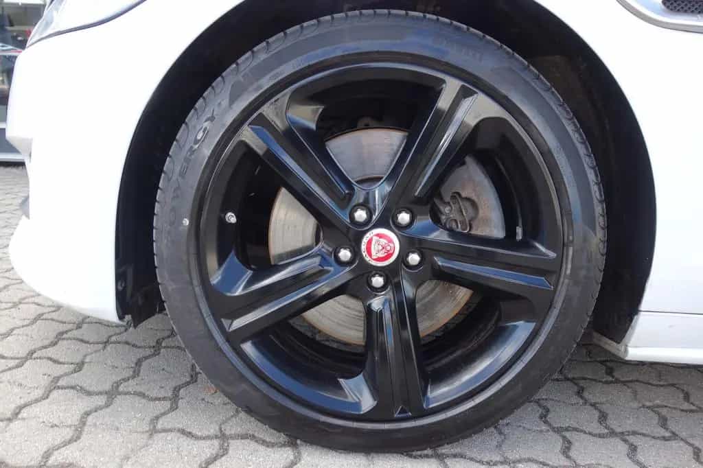 Jaguar XF 3,0 d V6 R-SPORT KAMERA/XENON/19''/NAVI/eHECK 08/2016-photo-29