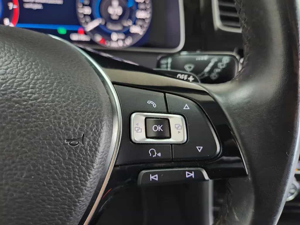 Volkswagen Golf SOUND DSG NAV SHZ CarPlay Virtual Kam. M&S 10/2017-photo-12
