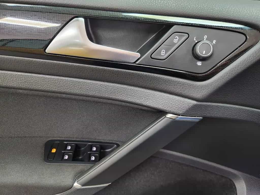 Volkswagen Golf SOUND DSG NAV SHZ CarPlay Virtual Kam. M&S 10/2017-photo-24