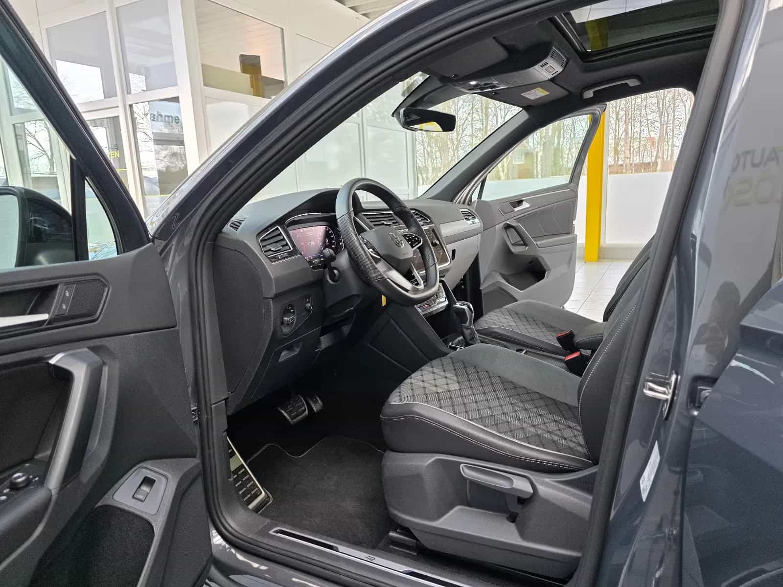 Volkswagen Tiguan 02/2022-photo-11