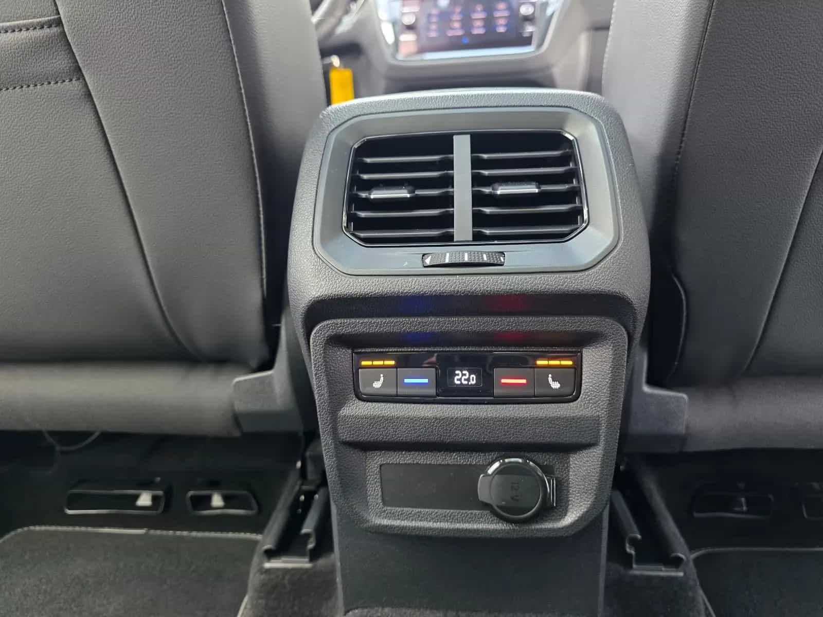Volkswagen Tiguan 02/2022-photo-18