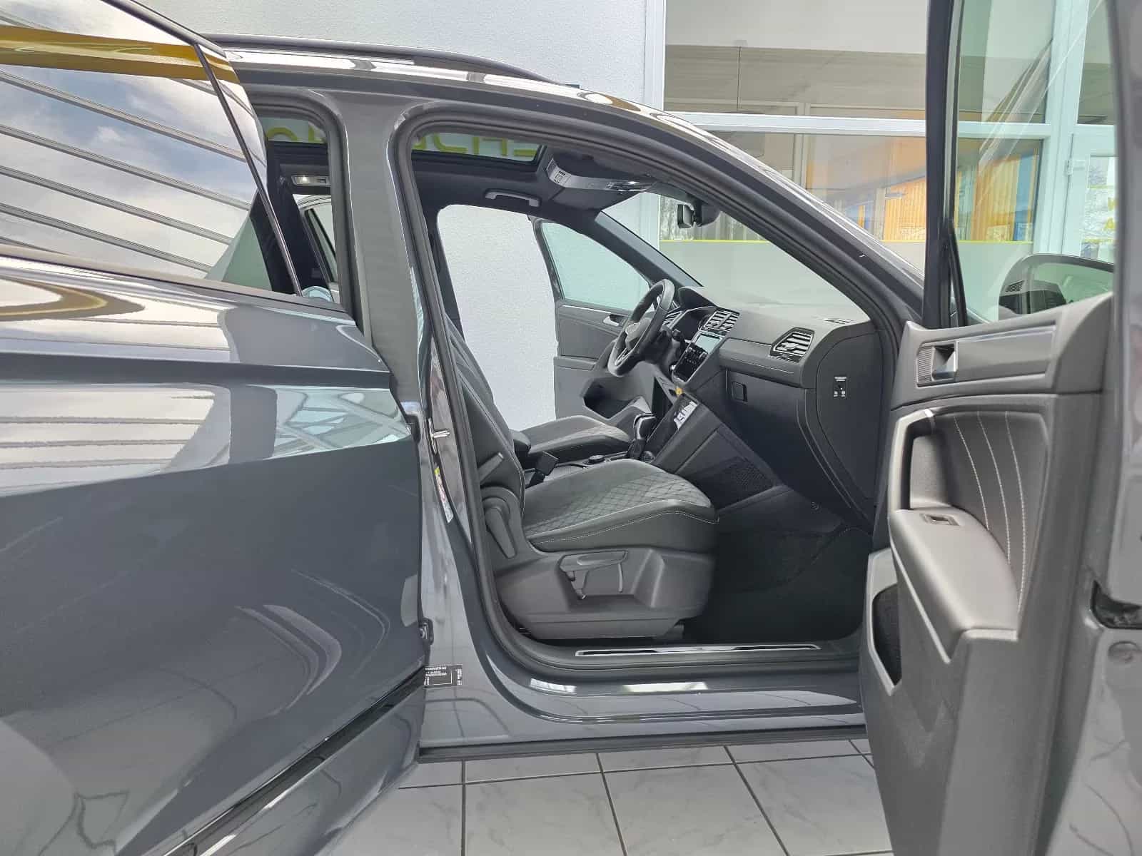 Volkswagen Tiguan 02/2022-photo-19