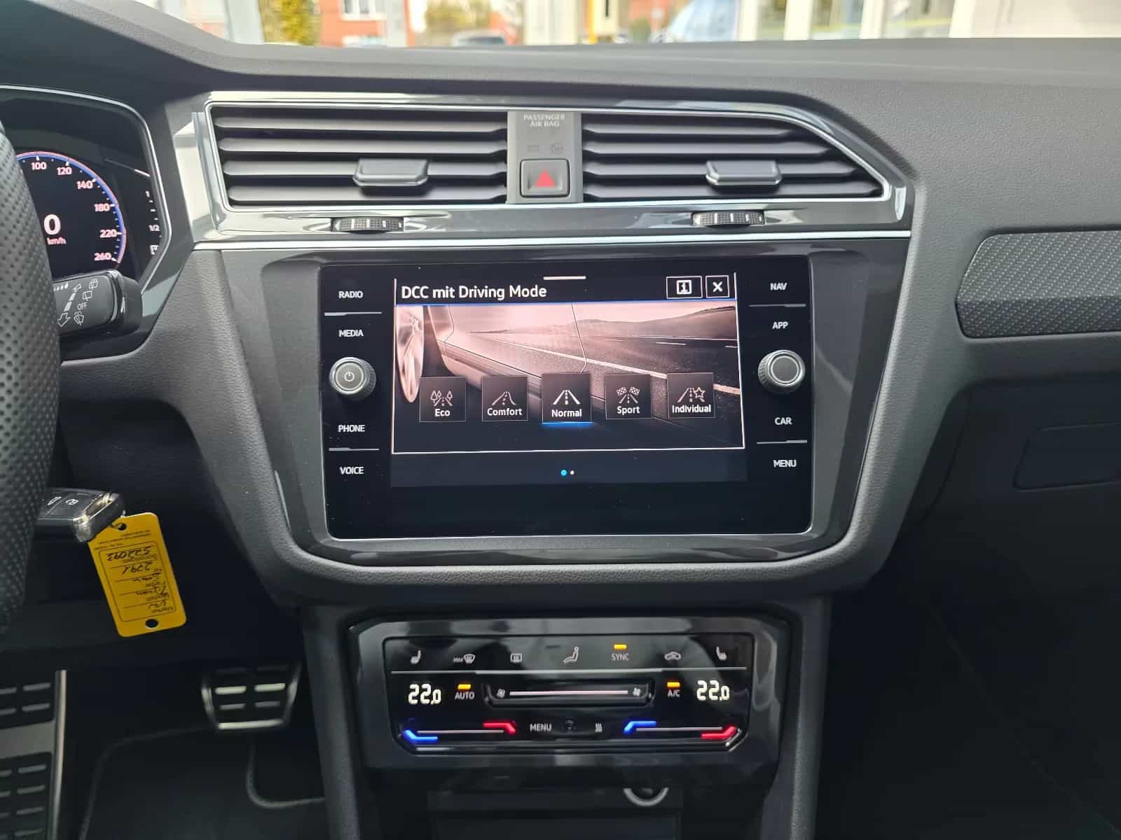 Volkswagen Tiguan 02/2022-photo-40