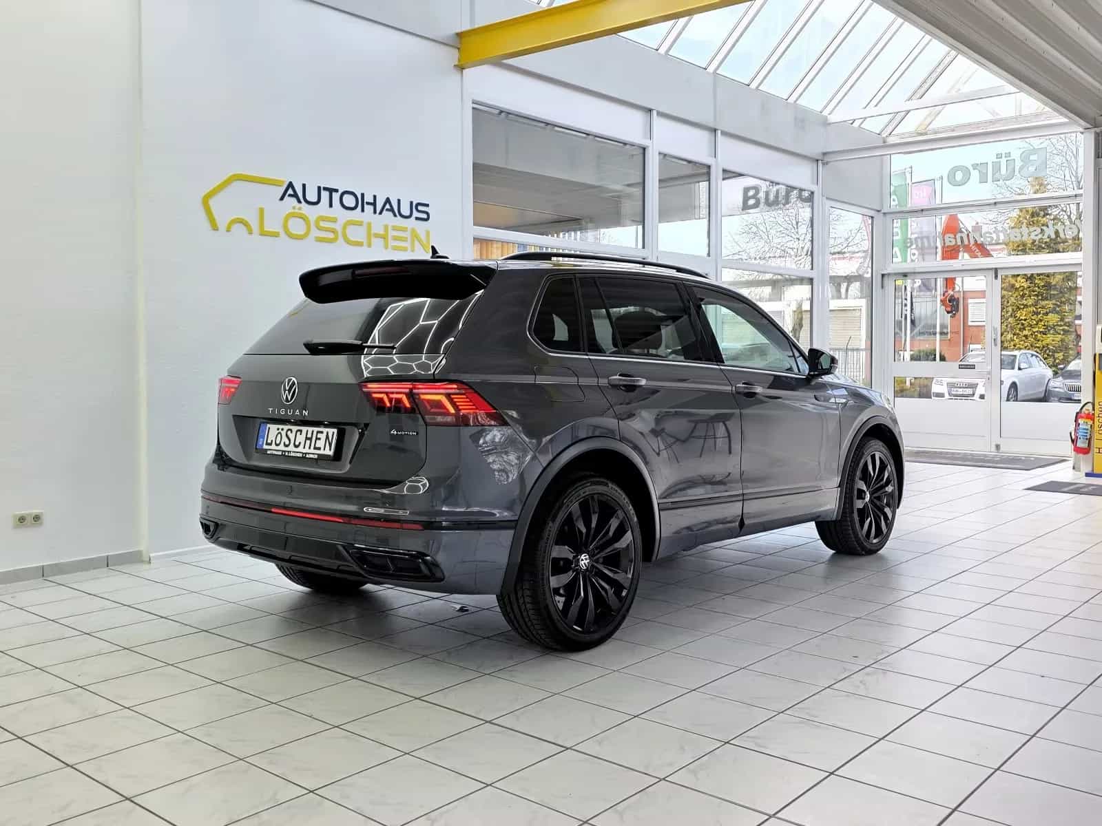 Volkswagen Tiguan 02/2022-photo-8