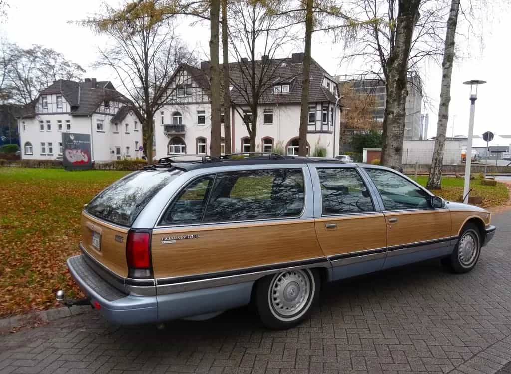 Buick 1996 BUICK Roadmaster Collectors Edition 260 PS 03/1996-photo-3