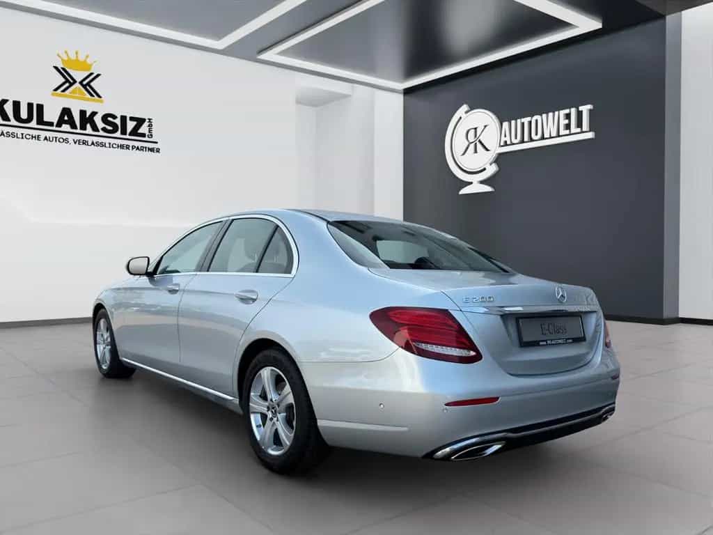 Mercedes-Benz E 200 Lim.*Avantgarde*NAVI*KAM*LED*ASSIST*SHZ* 05/2018-photo-2