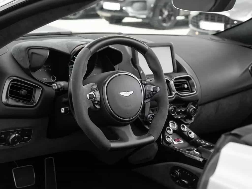 Aston Martin V8 Vantage Roadster F1 Edition Q Special Farbe 04/2024-photo-27