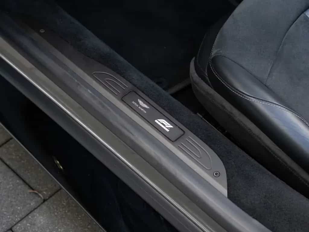 Aston Martin V8 Vantage Roadster F1 Edition Q Special Farbe 04/2024-photo-28