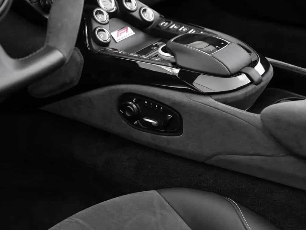 Aston Martin V8 Vantage Roadster F1 Edition Q Special Farbe 04/2024-photo-29