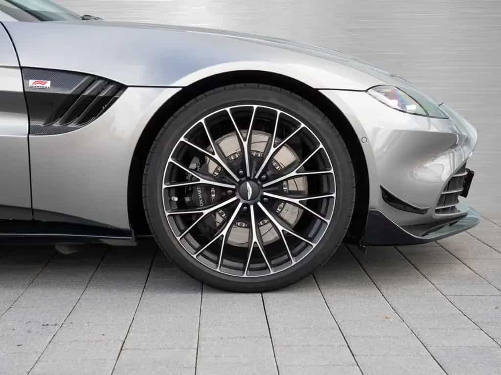 Aston Martin V8 Vantage Roadster F1 Edition Q Special Farbe 04/2024-photo-3