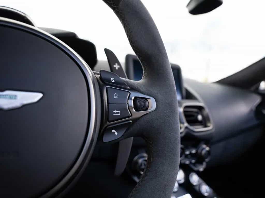 Aston Martin V8 Vantage Roadster F1 Edition Q Special Farbe 04/2024-photo-32