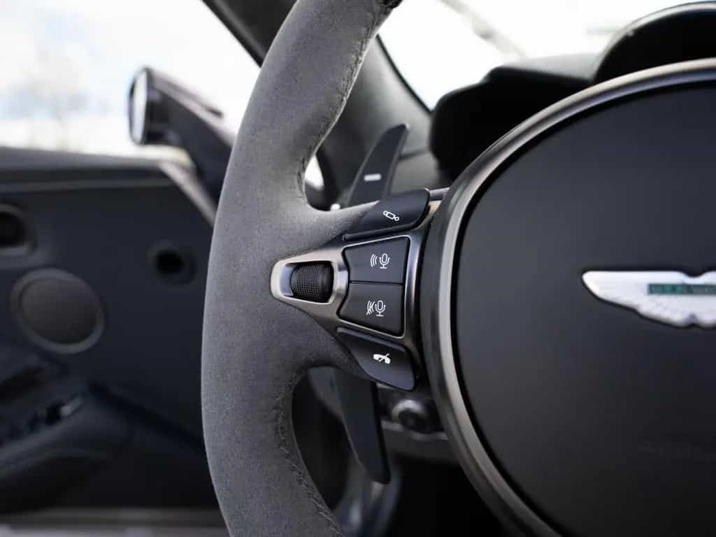 Aston Martin V8 Vantage Roadster F1 Edition Q Special Farbe 04/2024-photo-33