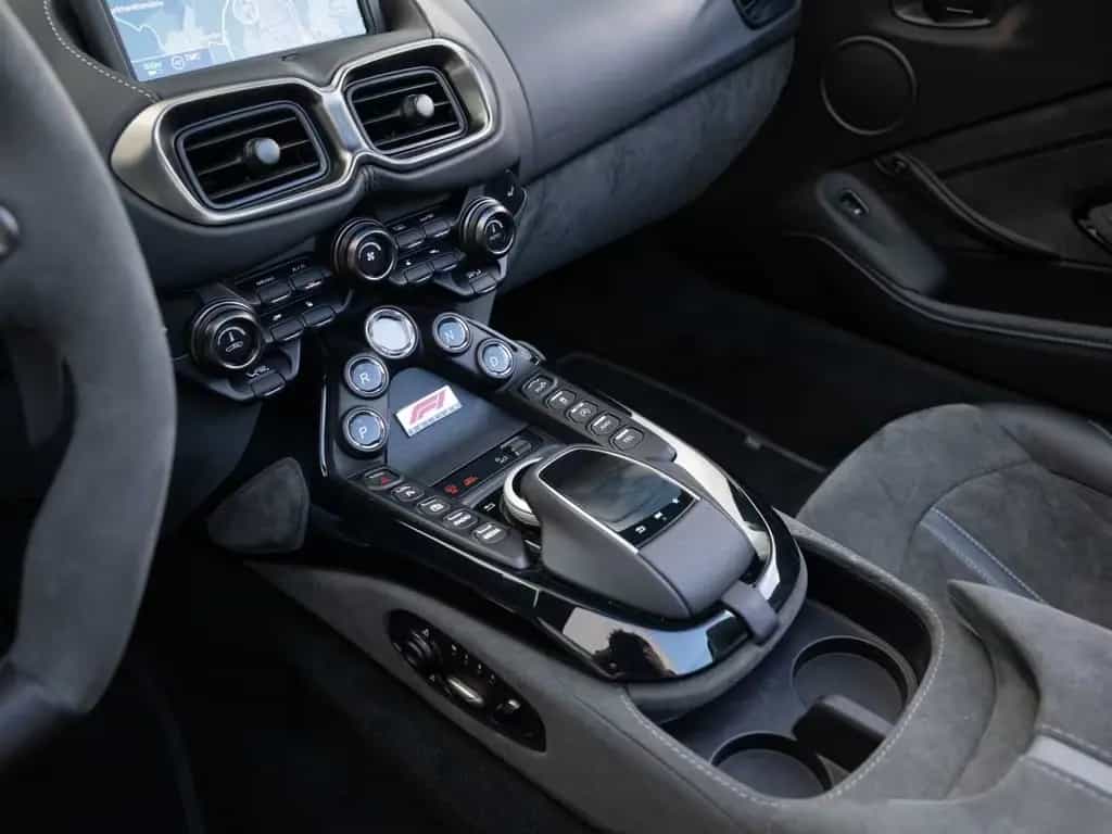 Aston Martin V8 Vantage Roadster F1 Edition Q Special Farbe 04/2024-photo-34