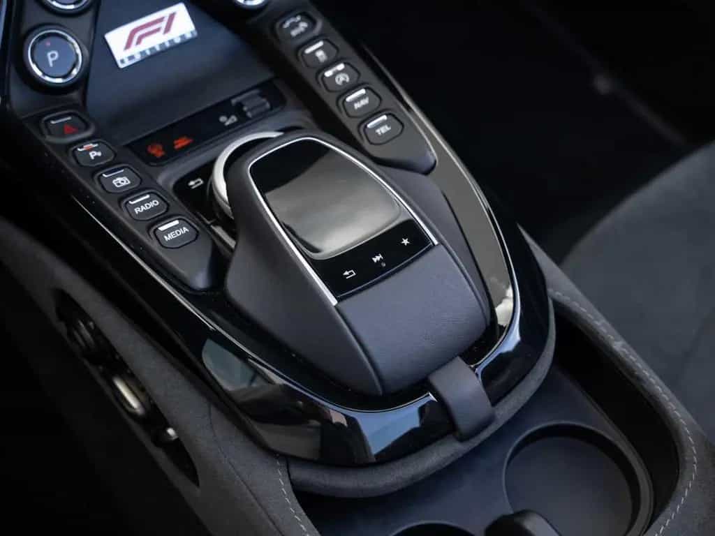 Aston Martin V8 Vantage Roadster F1 Edition Q Special Farbe 04/2024-photo-35