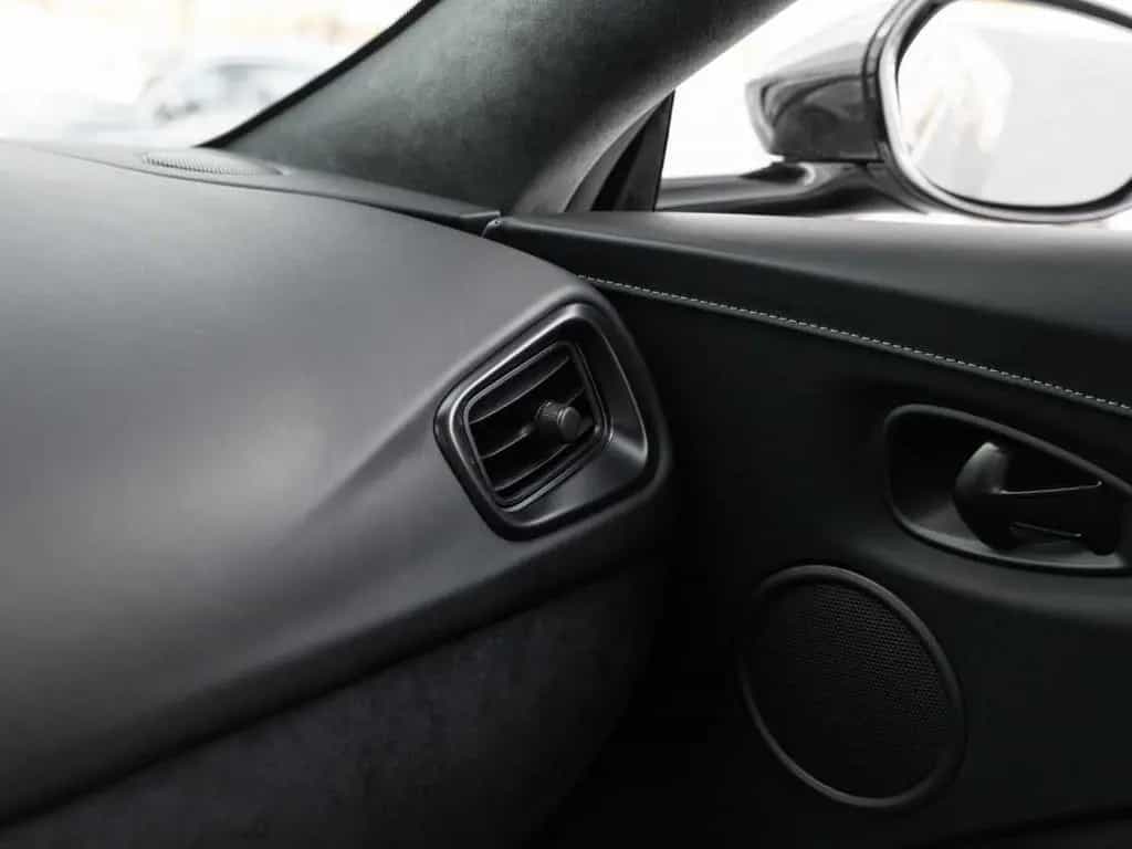 Aston Martin V8 Vantage Roadster F1 Edition Q Special Farbe 04/2024-photo-40