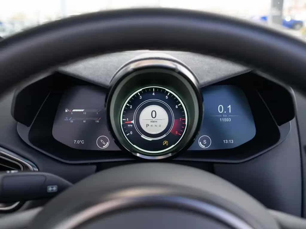 Aston Martin V8 Vantage Roadster F1 Edition Q Special Farbe 04/2024-photo-5