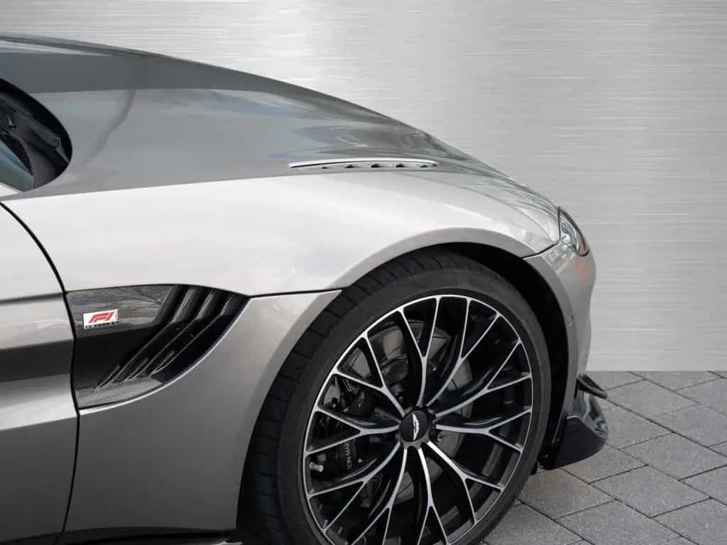 Aston Martin V8 Vantage Roadster F1 Edition Q Special Farbe 04/2024-photo-8