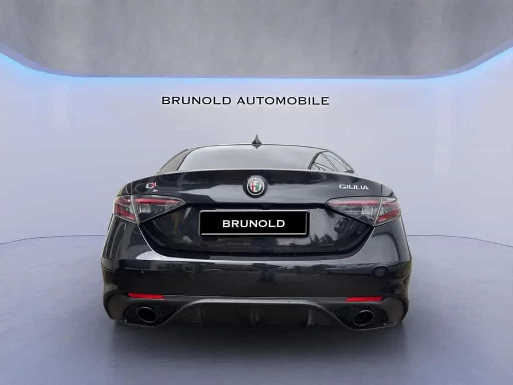 Alfa Romeo Giulia Competizione Q4 AD El. Fondsitzverst. Nav 09/2023-photo-3